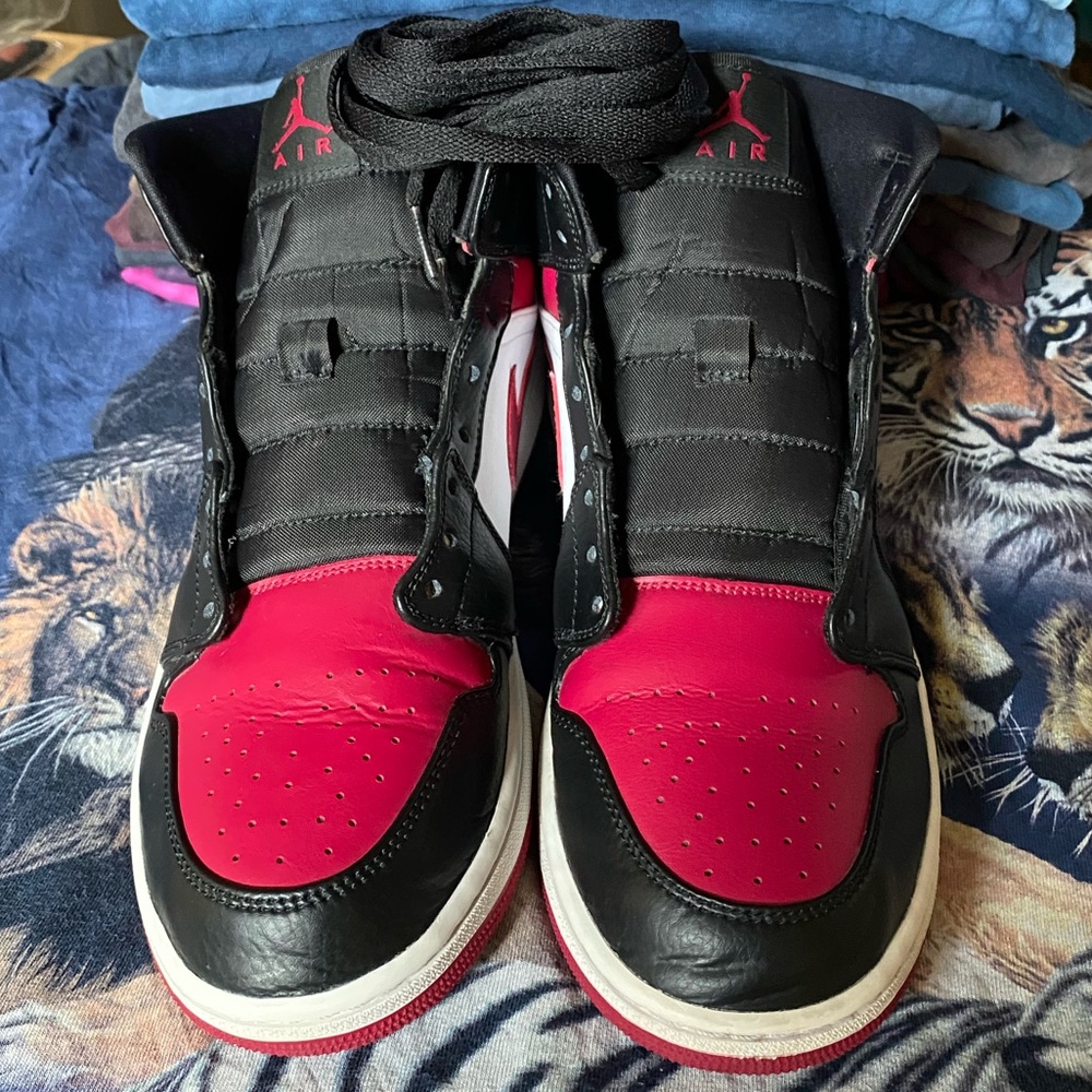Jordan 1 Mid Noble Red/Black/White